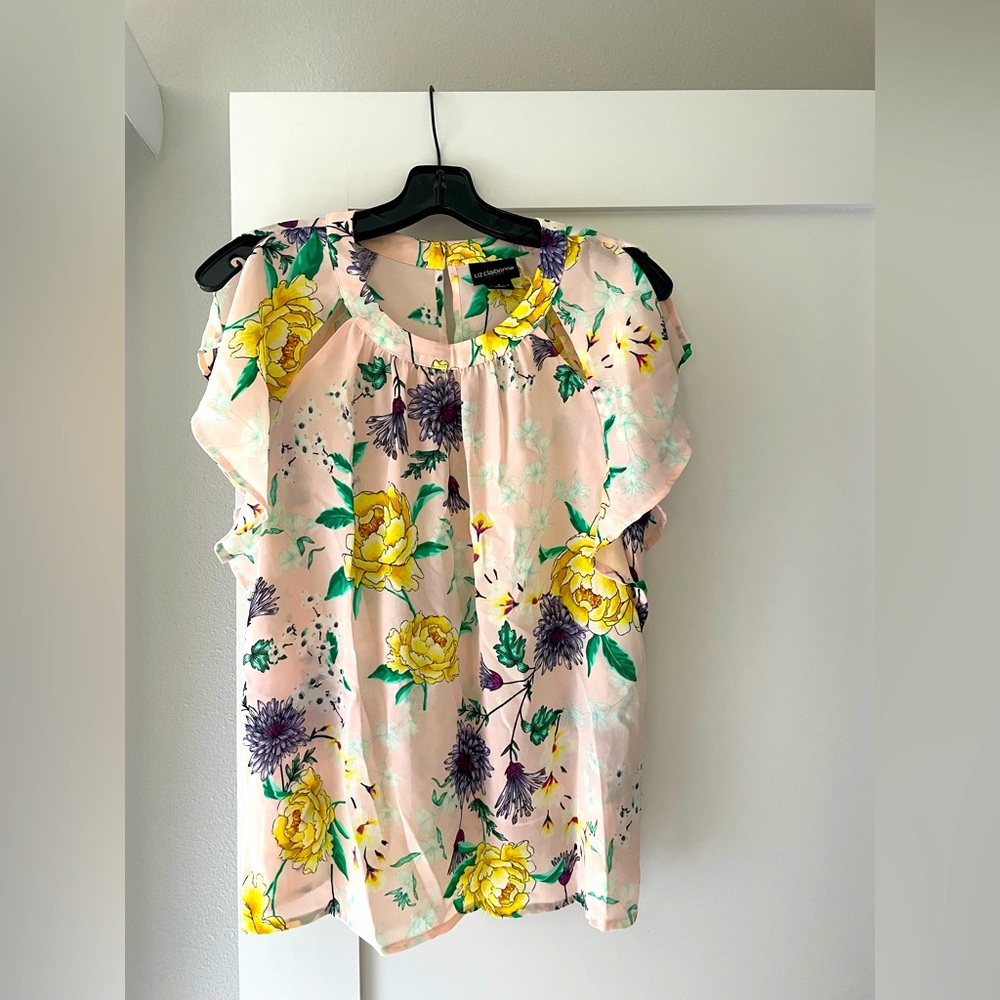 NWOT - Liz Claiborne flutter sleeve floral blouse - Size Small